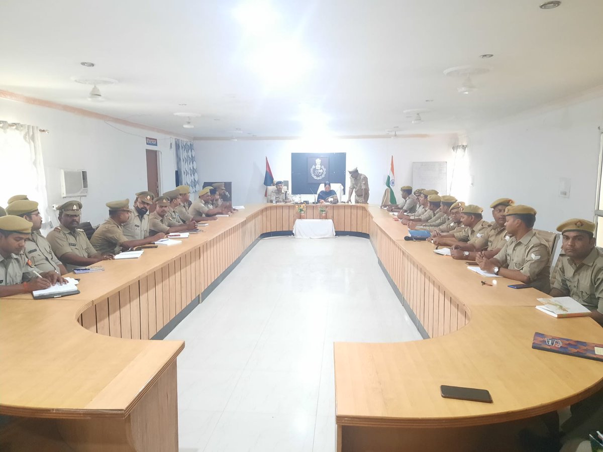 balrampurpolice's tweet image. #BalrampurPolice
#AddlSP  व #COCity द्वारा साइबर क्राइम के संबंध में सभी थानों के साइबर हेल्प डेस्क कर्मियों की कार्यशाला का आयोजन पुलिस लाइन सभागार में किया गया।
#CyberCrime