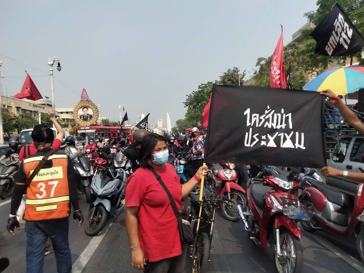 News26348449's tweet photo. ที่ อนุสรณ์สถาน 14 ตุลา กิจกรรมรำลึกเหตุการณ์ ของวีรชนคนเสื้อแดง ครบรอบ 12 ปี
#ม็อบ10เมษา65 #วีรชนคนเสื้อแดง #ยุติธรรมไม่มี12ปีเราไม่ลืม https://t.co/jvgBBu2y4n