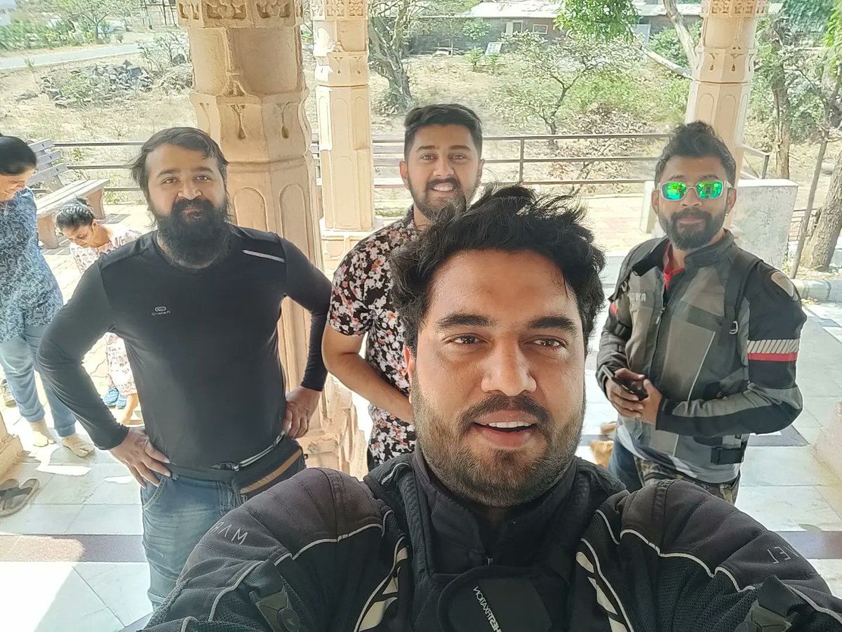 ludduvlogs's tweet photo. Met with this awesome family while visiting Nageshwar Mahadev Temple. Look at their energy in the background of the pics.
#ludduvlogs #luffians #ludduofficial #youtuber #puneyoutuber #punevlogger #gujarat #prayers #peace #love #pune #india #bharat #travelphotography #travel #Moto https://t.co/rl2dVHolOi