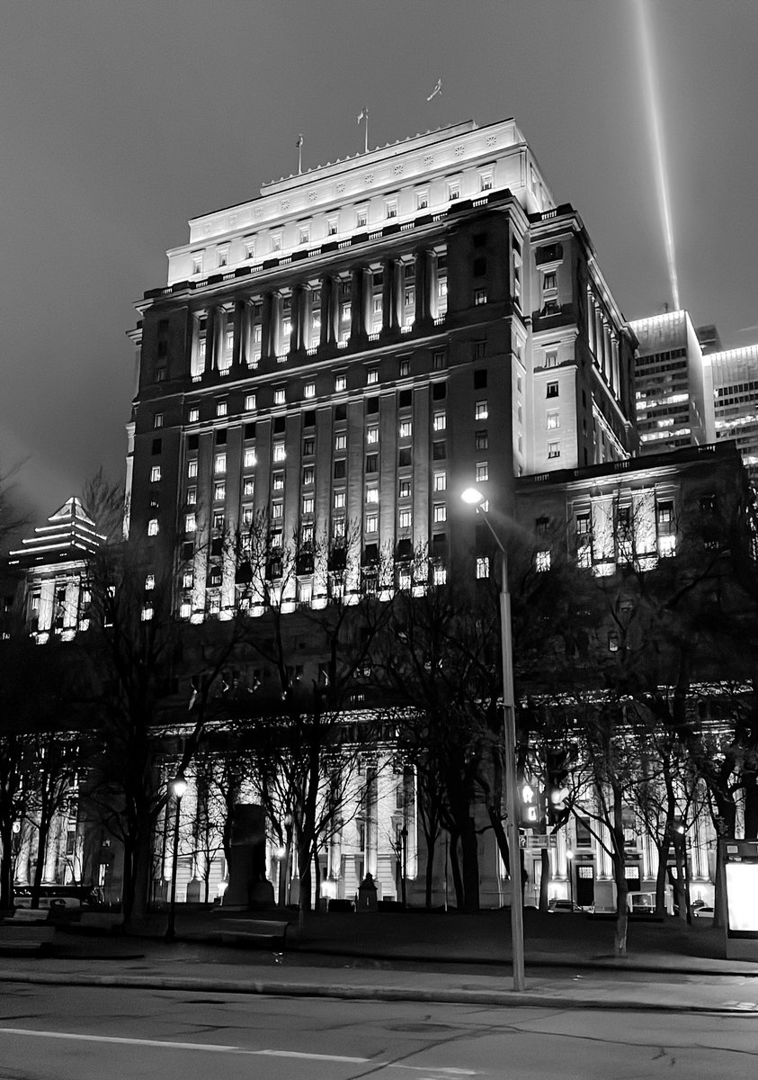 fernandesnicole's tweet photo. Downtown Montreal @Montreal #montreal #MTL #sunlifebuilding https://t.co/7fjTt3zw3N