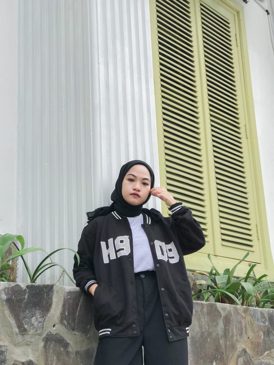 Keyzhcollection's tweet photo. AYUSA BASEBALL VARSITY

•Bahan fleece
•Lingkar dada 126cm
•Pjg baju ±67cm
•Harga 52.000

✓Tulisan sablon
✓Saku kanan kiri aktif
✓Full kancing aktif
✓Tersedia hanya satu warna

🔗https://t.co/QvH8JH5z6r https://t.co/VW9doTkNwj