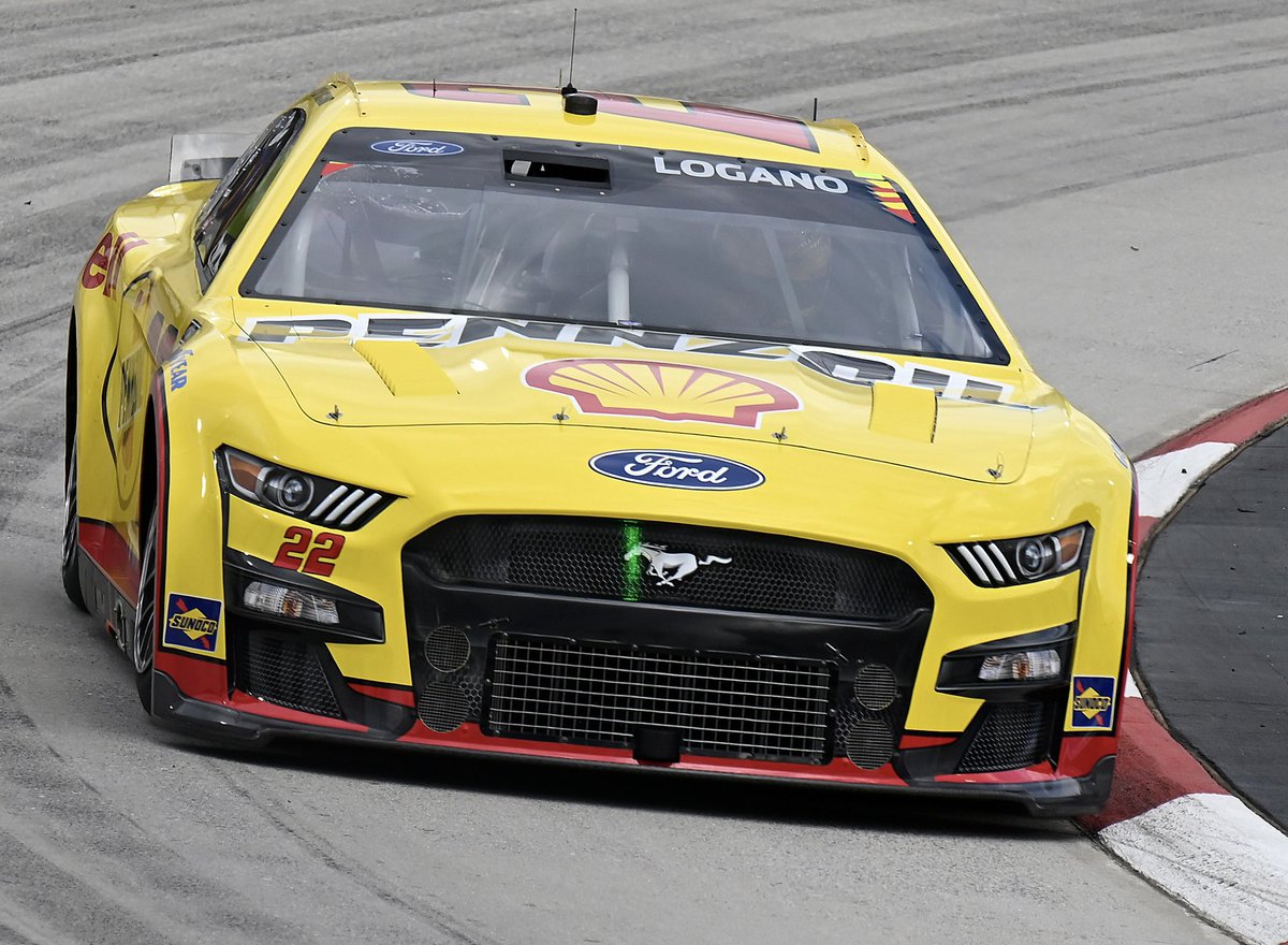 joeylogano's tweet photo. So close… P2 at M’Ville

We had a fast No. 22 @shellracingus @Pennzoil @FordPerformance #Mustang tonight at @MartinsvilleSwy. Started P14 and made it close on the last lap. On to @BMSupdates! https://t.co/Idy4o88xlh