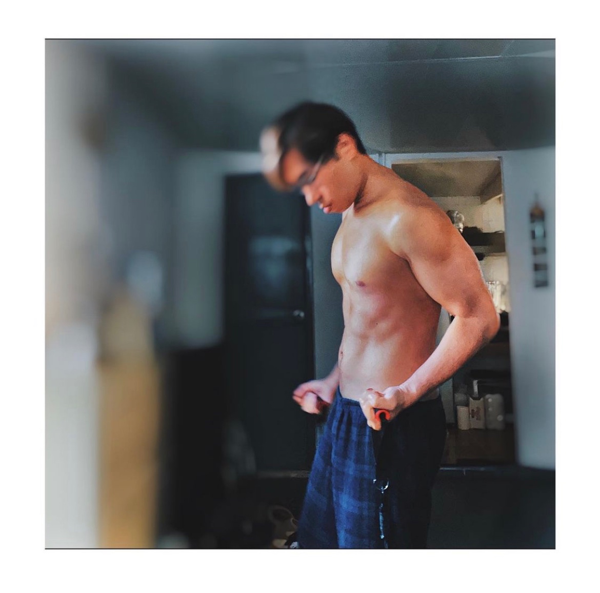MenReporters's tweet photo. 有朋友留言話陳亮均仲大波，仲要跪埋好有淫奴feel，正☺️

#香港男主播 #香港男記者 #gayhk #hkgay #西裝控 #眼鏡控 #香港仔仔 #HongKong https://t.co/hast9OOyCw