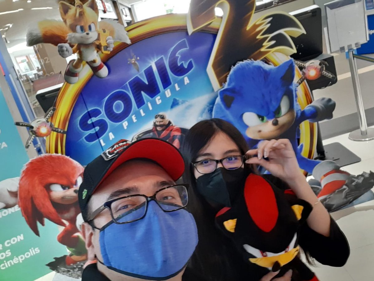 ShadowKniche's tweet photo. 😳 #SonicMovie2  cumplió mis expectativas y más. 🥰😱 Estoy super emocionado por toda la película, y esa escena post-créditos la mejor. 🤩

Gracias por acompañarme hoy @ArabellaStark 🖤
Nos pudimos ver al fin. 
Listos para #SonicMovie3 👀😎

#TeamShadow 🖤
#Sonic #Tails #Knuckles https://t.co/YFnfN2dSGB