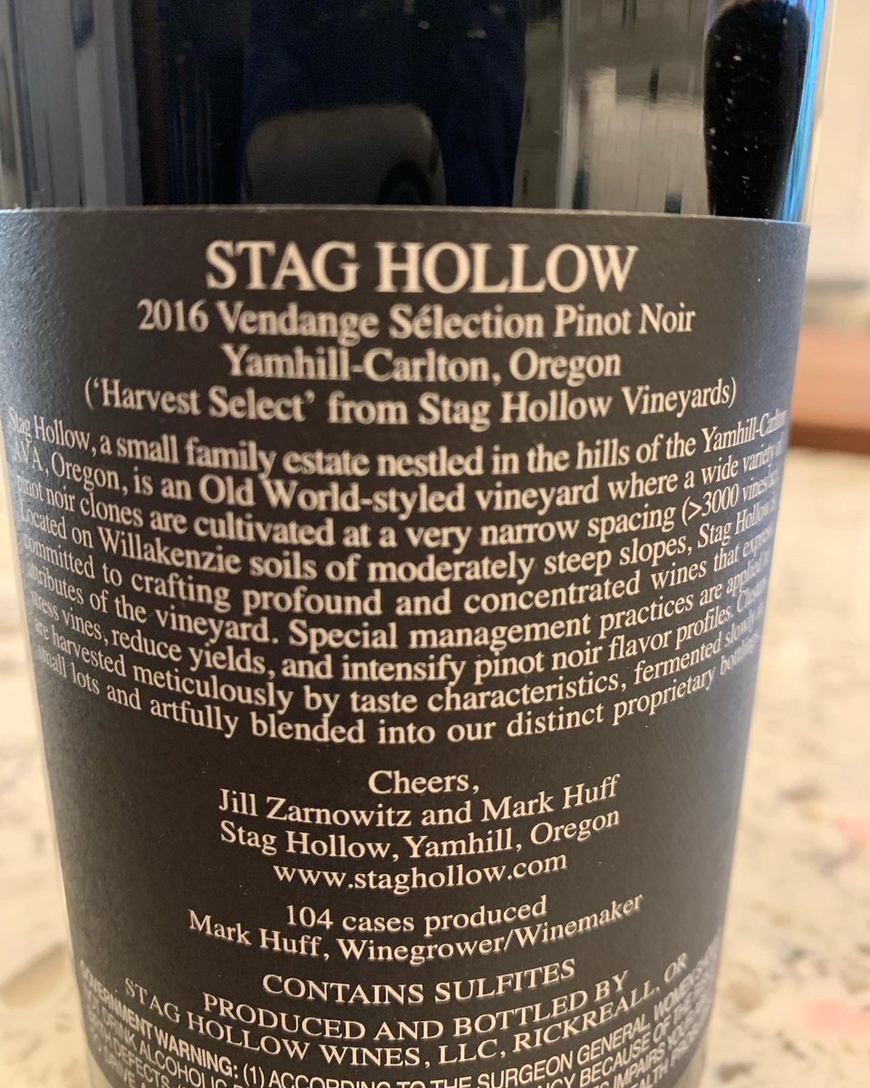 OregonWineLover's tweet photo. Spiced shrimp on the Barbie with veggies and a fantastic 2016 @staghollow Vendange Selection #yamhillcarlton #oregonpinotnoir #wine #oregonwine https://t.co/5sUU3FQ6Ng