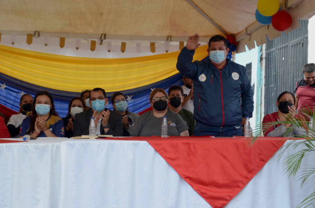 fundaproaltach1's tweet photo. Ayer el municipio Rafael UrdanetaDónde nace Venezuela, en la Base de Misiones Sociales se realizó inauguración de una casa de alimentación 
#106delestadoTachira
@NicolasMaduro
@LealTelleria
@FreddyBernal
@FundaproalO
@PedroMelendez86 
@BermudezJoseA https://t.co/5QItceC4WH