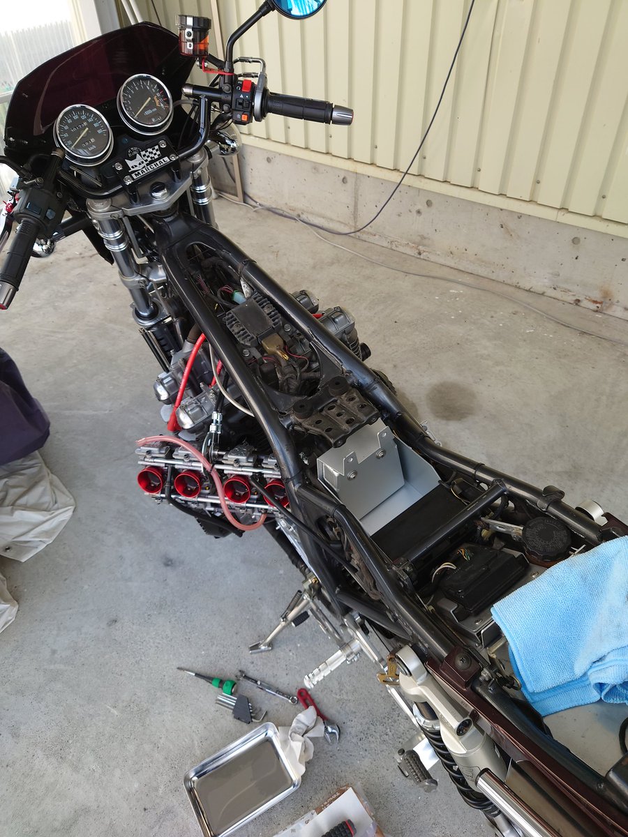 te71caro's tweet photo. 昨日ゼファーの調子が少し悪かった？のでキャブ調整🔧
からのカブで散歩🏍｡｡｡🎵
メッシュジャケットで出掛けたけど、丁度良いくらい暖かい☺️ https://t.co/vRCKB8tEMB
