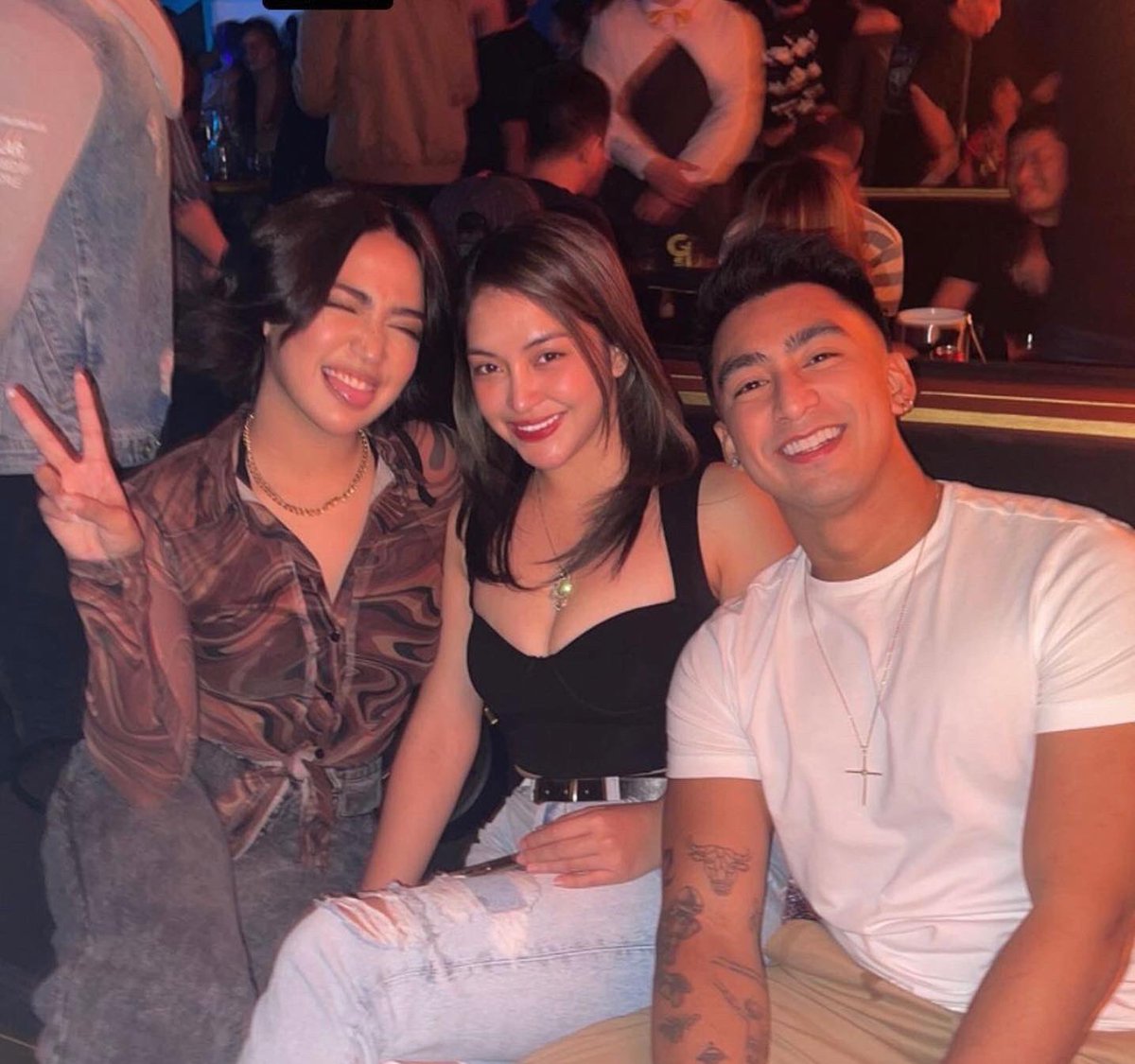rivas_believer's tweet photo. 🖤🤎🖤

[ @RivaQuenery_ @SammieRimando @AwraBriguelaaa @IamMissGlenda_ @Vcrossover_ @vanallenong ] #rivaquenery #party https://t.co/Na2rtH9E2A