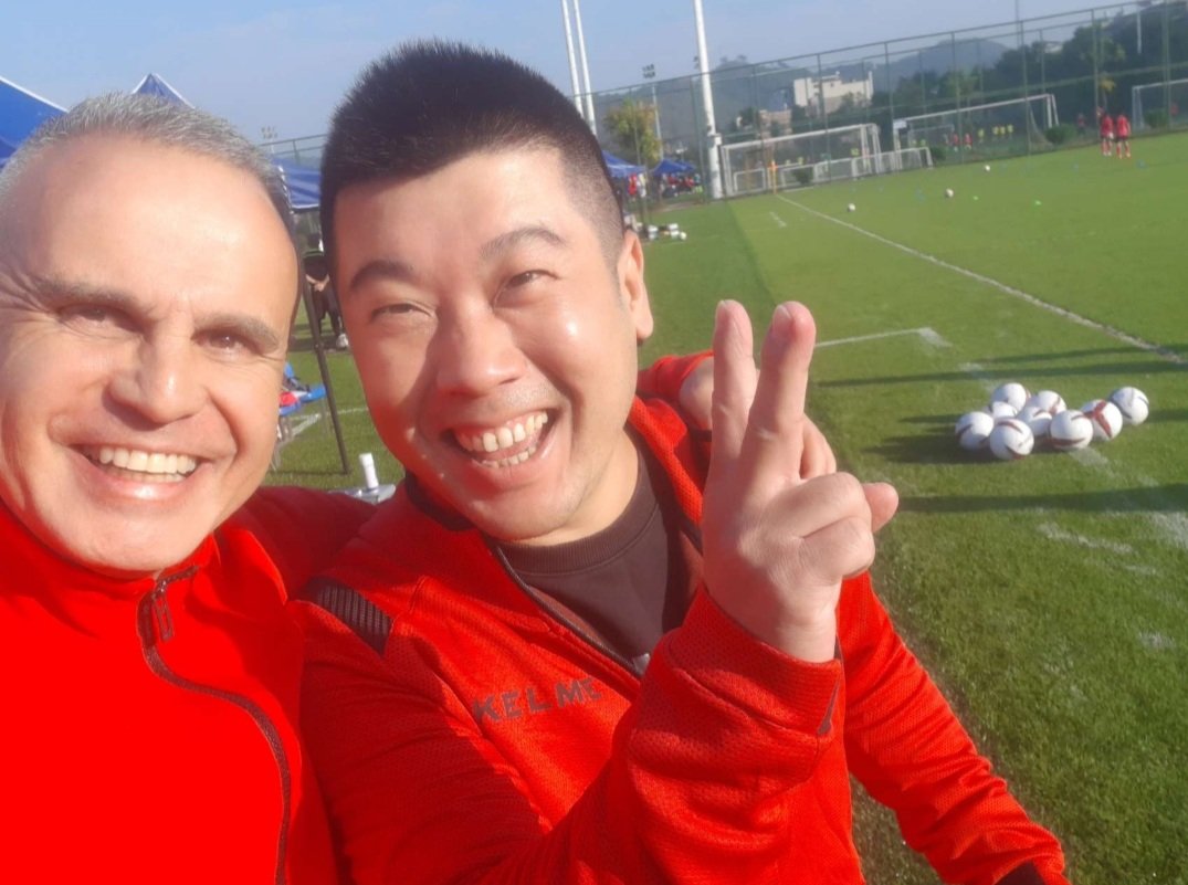 paulocoachCH's tweet photo. Publicação WG/...Internacional 
Trabalho e Alegria na China 🇨🇳 Resultados cada vez mais satisfatórios. Parabéns Pauluuuuoooo de Meizhou 
足球，对于那些全身心投入其中的人而言，是生活中的艺术。
#sotrabalhoresolve #JSMF
https://t.co/RZR05pSlIZ https://t.co/Ytg7GnNSMJ