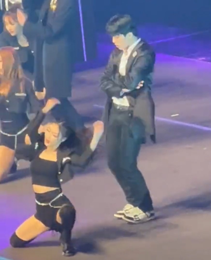 When your an adult choreo vs When you're under-age choreo. 

Same part of the song (Minos rap) 😆😆😆😆
 
#TREASURE #WINNER #REALLYREALLY 
<a href="/treasuremembers/">TREASURE</a> <a href="/yginnercircle/">OFFICIAL INNER CIRCLE</a>