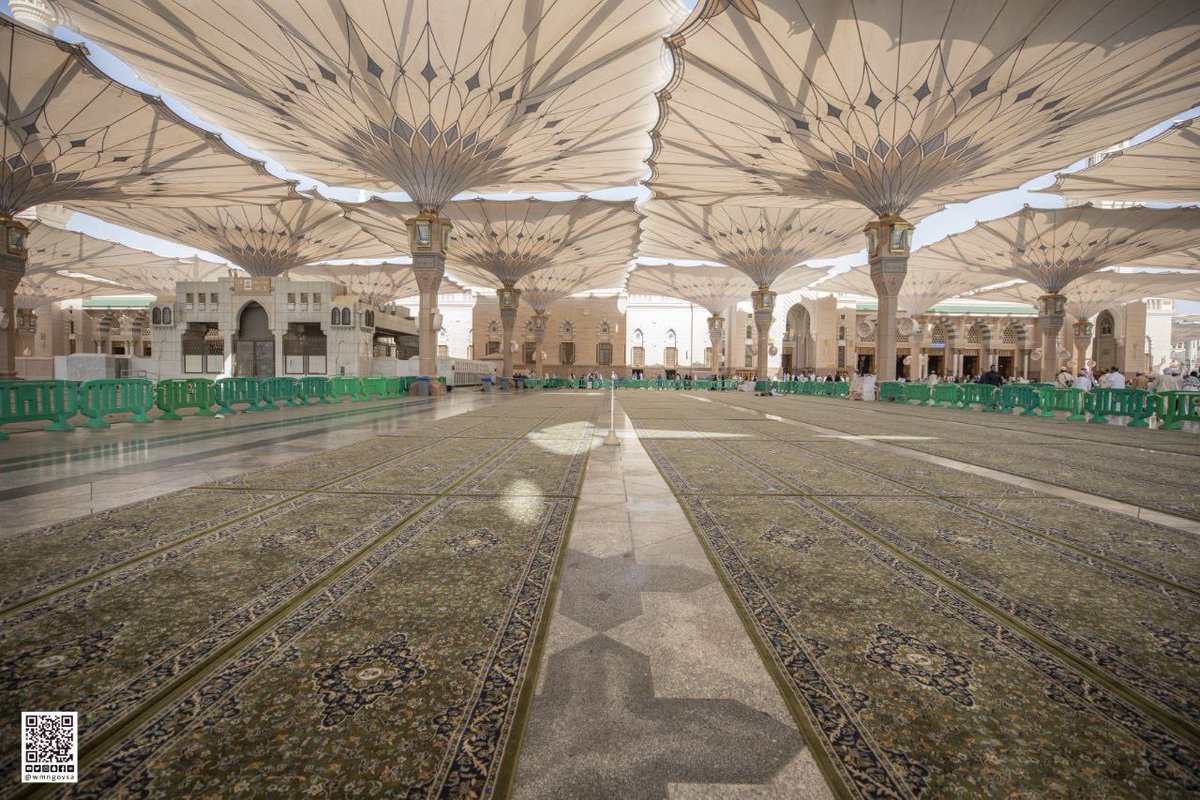 HaramainInfo's tweet photo. Each carpet at Masjid An Nabawi contains an RFID chip that allows workers to track down individual carpet and gather information about its movements, as well as when it is due to be washed. #Haramaininfo https://t.co/BX9ADVSHdj