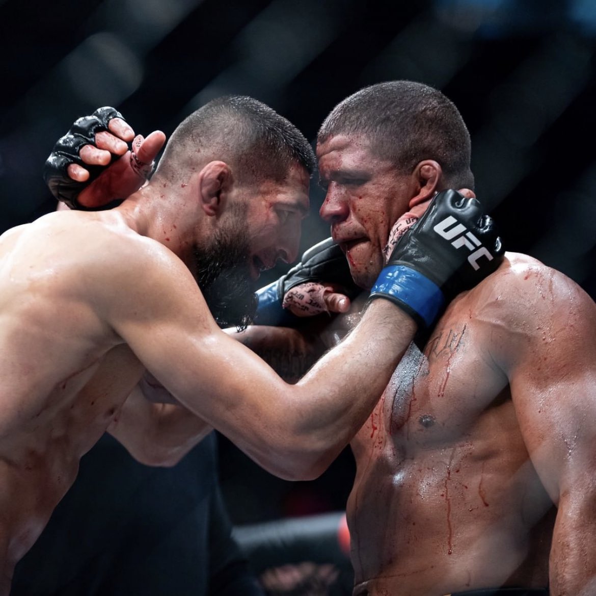 Ba2Rbt's tweet photo. C’est parce qu’il existe des mecs comme sa qu’on a créé le Fusils Canon scié
#UFC273 https://t.co/NYwBGi5y81