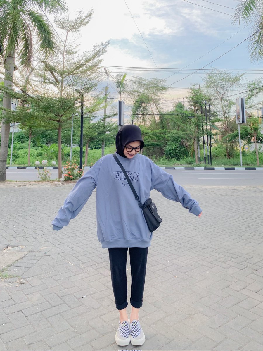 Keyzhcollection's tweet photo. NIKE SWEATER OVERSIZE

•Bahan fleece tebal
•Lingkar dada 130cm
•Pjg Baju 70cm
•Harga 48.000

✓Tulisan bordir bukan sablon
✓Tersedia banyak motif, bisa cek shopee
✓Yg warna denim bestseller bgt guys🥺😍

🔗https://t.co/u8wNhqa5l2 https://t.co/KmMBPp460J