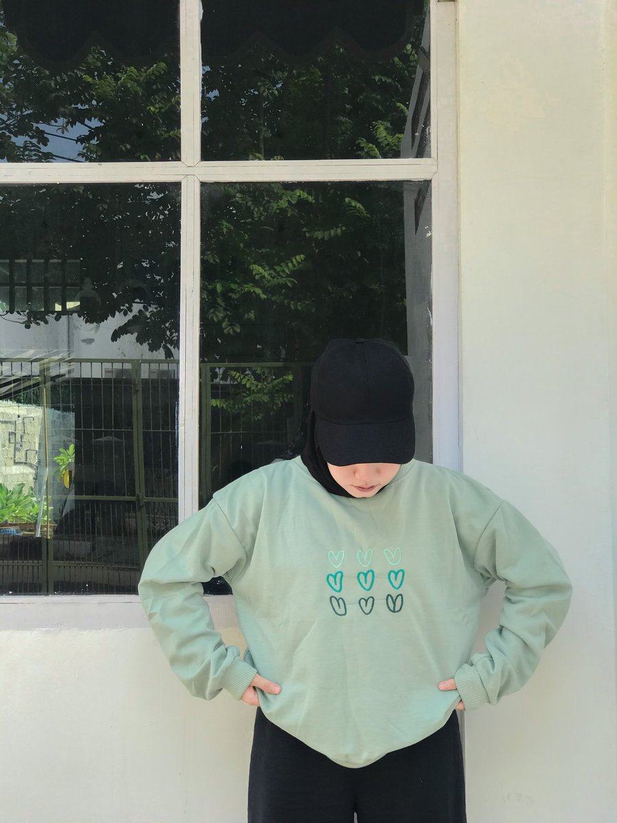 Keyzhcollection's tweet photo. LOVE SWEATER

•Bahan fleece
•Lingkar dada 110cm
•Pjg Baju 65cm
•Harga 41.000

✓Tulisan bordir bukan sablon
✓Tersedia warna pink, mint, hitam
🔗https://t.co/oIhQzeqEOx https://t.co/t93f1I3ARi