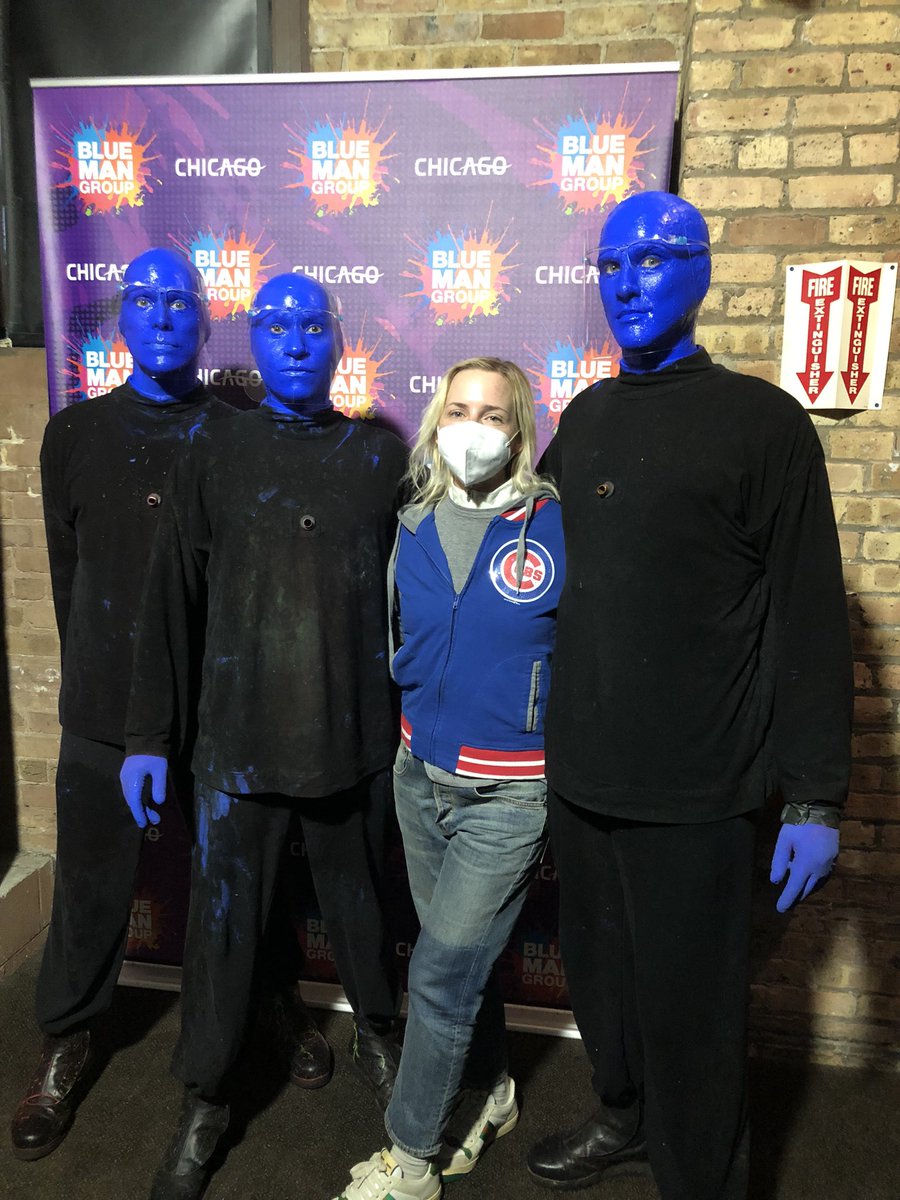 Lecy Goranson came to the show today! AKA original Becky from Roseanne and The Conners. 👏👏👏 #bluemangroup #bluemanchicago