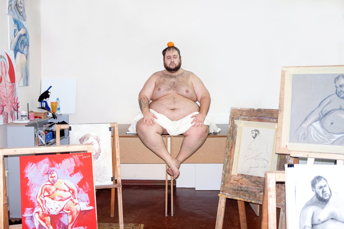 humilevskyi's tweet photo. Very important part of Giant, I posed for artists. It was strange and difficult. 15 people staring intently at you, looking into every crease, every wrinkle. A strong sense of defenselessness, growing into a sense of freedom. 
https://t.co/qp9C0Q5WPZ https://t.co/kmkLl8uQ1O