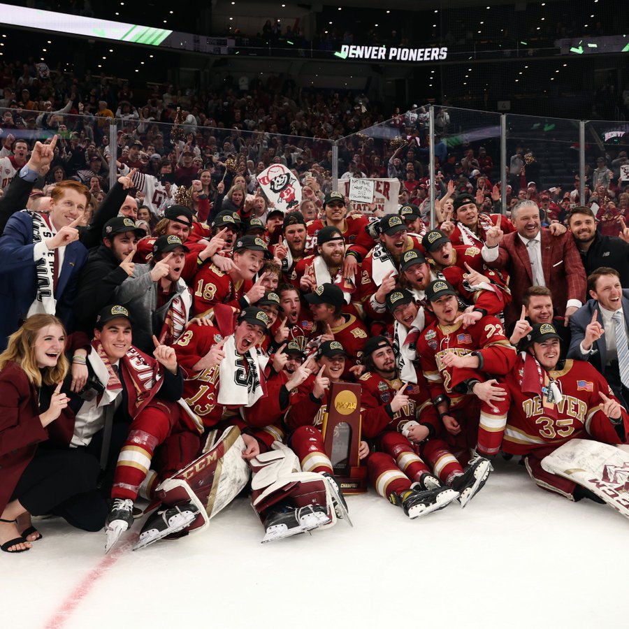 mattcarle25's tweet image. Very, very proud of @DCarleDU! Two shot swing in Beantown this year...tied with @umichhockey at 9 now!  Great job by @DU_Hockey gutting out a tough game - @BobbyBrink19, although slighted, still won the BEST trophy #nattychamps