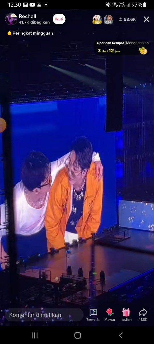 FaridaCah1's tweet photo. TAEKOOK,JIKOOK 
TOLONGGG YAAA INI HUAAA SKSKSKSKSK 
#PTD_ON_STAGE_LV
#PTD_ON_STAGE_LV_DAY2 
#BTSCONCERT https://t.co/2hrK7UWXia