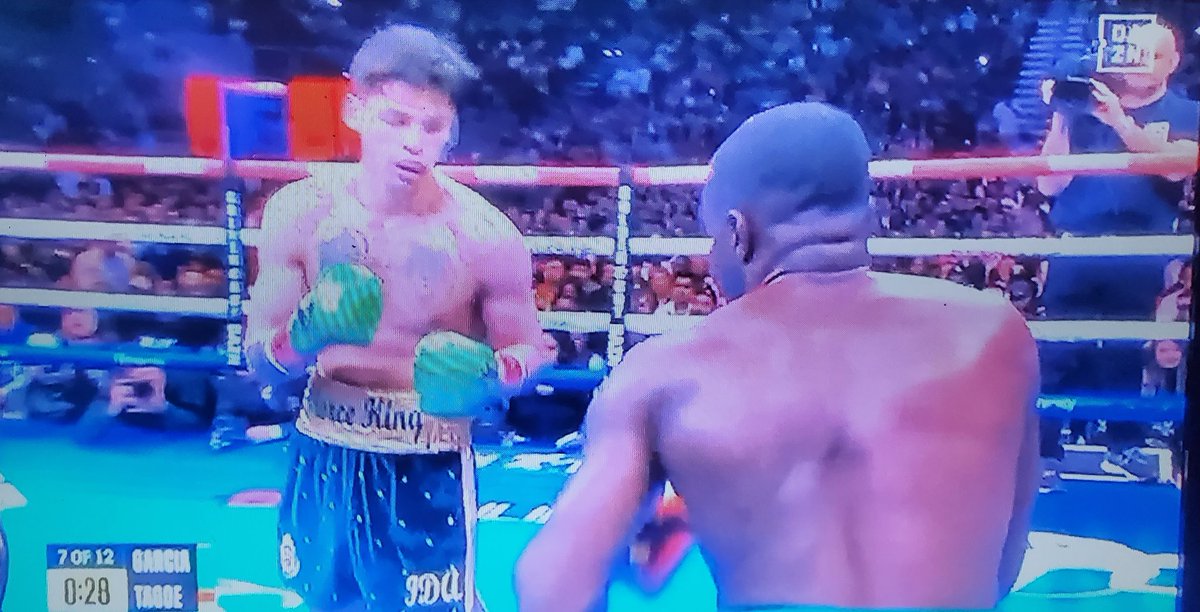 migueldeynes's tweet photo. Fighters with the pedigree like Garcia, look bad when they face bums like Emmanuel Tagoe. #GarciaTagoe #Garcia #Tagoe 
peleadores como garcia deslucen cuando se enfrentan a bultos asi como Emmanuel Tagoe https://t.co/SuSXYrUWz5