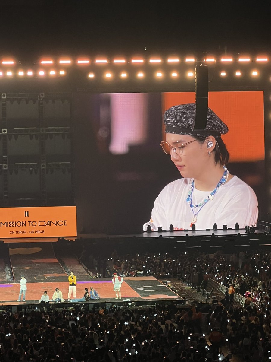 ellie 🪐 tweet media