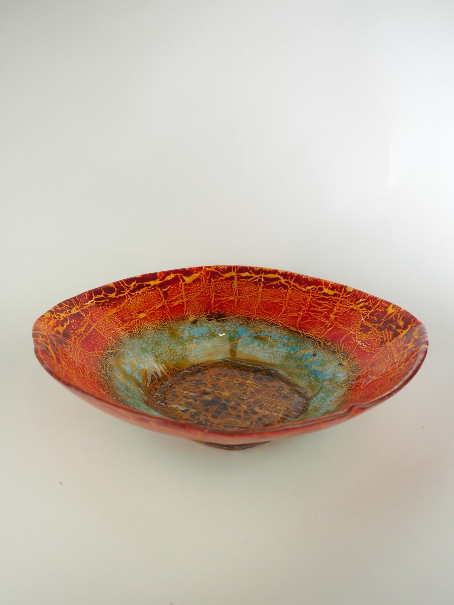 SVOpenStudios's tweet photo. See artist Barbara Grauke at #SVOSOpenStudios May 7-8, Site #158 in La Honda - "I have worked in stained glass, glass blowing, painting...[and] now work with powders creating designs that are chaotic but fluid; a lot like the ocean ..."  https://t.co/AI7i7A0pEp #SVOS2022 #art https://t.co/PcJi5hHg7W