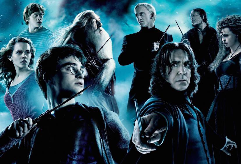 440本目「ハリーポッターと謎のプリンス」

邪悪の王の魂が分かたれた7つの箱、その破壊の旅へ出るハリー達。闇に惹かれ敵となるかつての旧友恩師達。その毒牙にかかり魔法界の巨星、墜つ。

鉛の様に重い6作目。原作からの換骨奪胎、一本のエンタメ作品としての再構築に疑問あり。明るい部分が無い‥