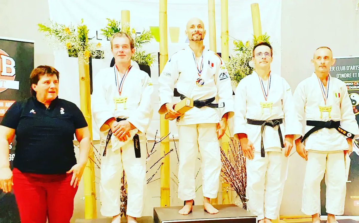 deLavau2's tweet photo. Résultat du jour⛩️
Open Masters International  de Tours⛩️
1er🥇🥋 en M5-60kg https://t.co/AoEJaYJfOZ