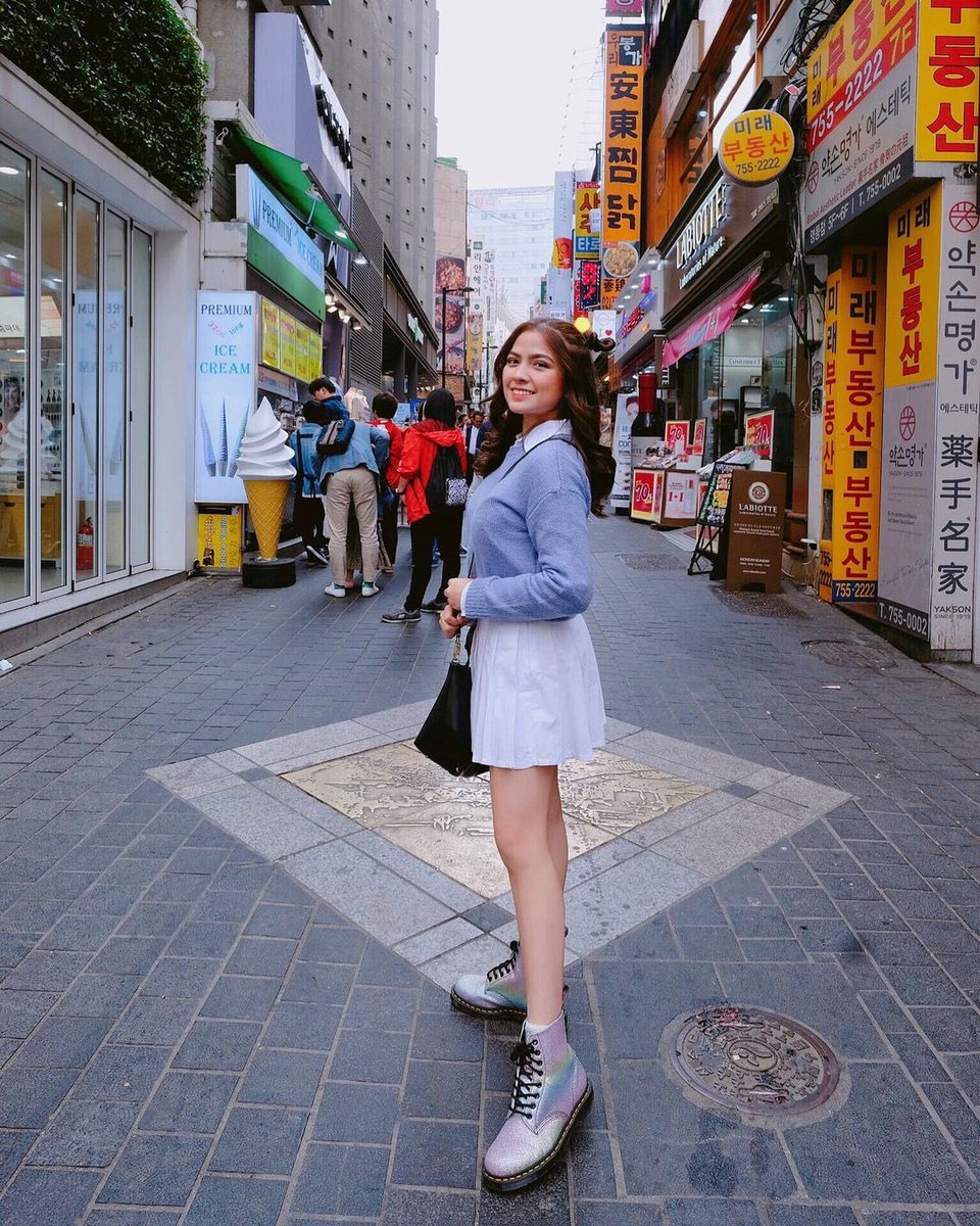 alxarchive7_'s tweet photo. alexandra in her dr. martens slays this pose

#AlexaIlacad https://t.co/xmND0TNAQB
