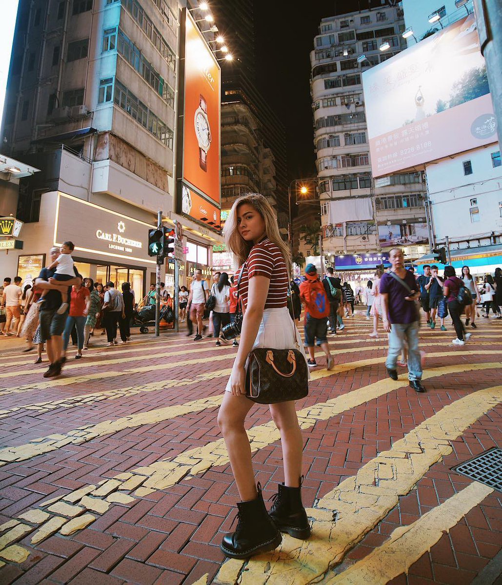 alxarchive7_'s tweet photo. alexandra in her dr. martens slays this pose

#AlexaIlacad https://t.co/xmND0TNAQB