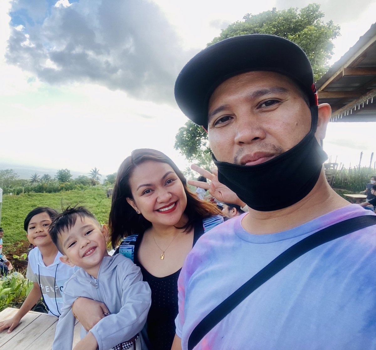 mariaavria's tweet photo. Tagaytay feels in Sariaya, Quezon Province ❄️🌲🙌🏼 #MtBanahawViewdeckandCabin https://t.co/GzkzFsmK2M