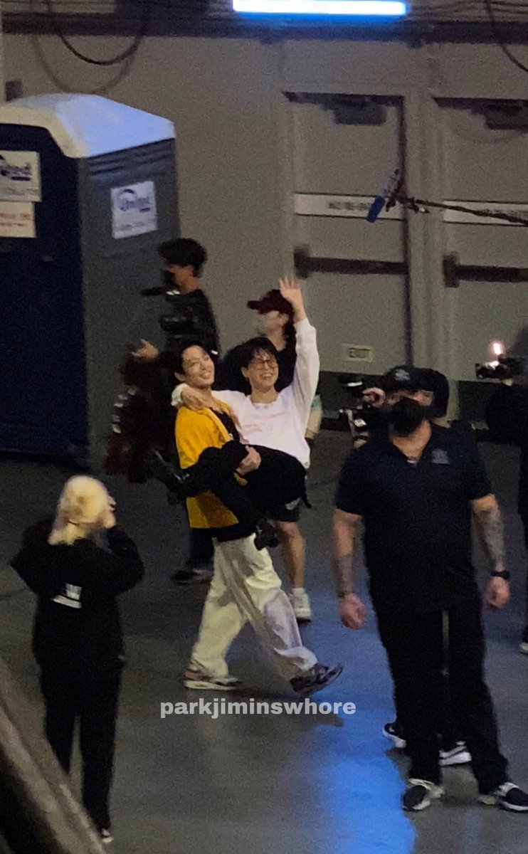 emesspace tweet media