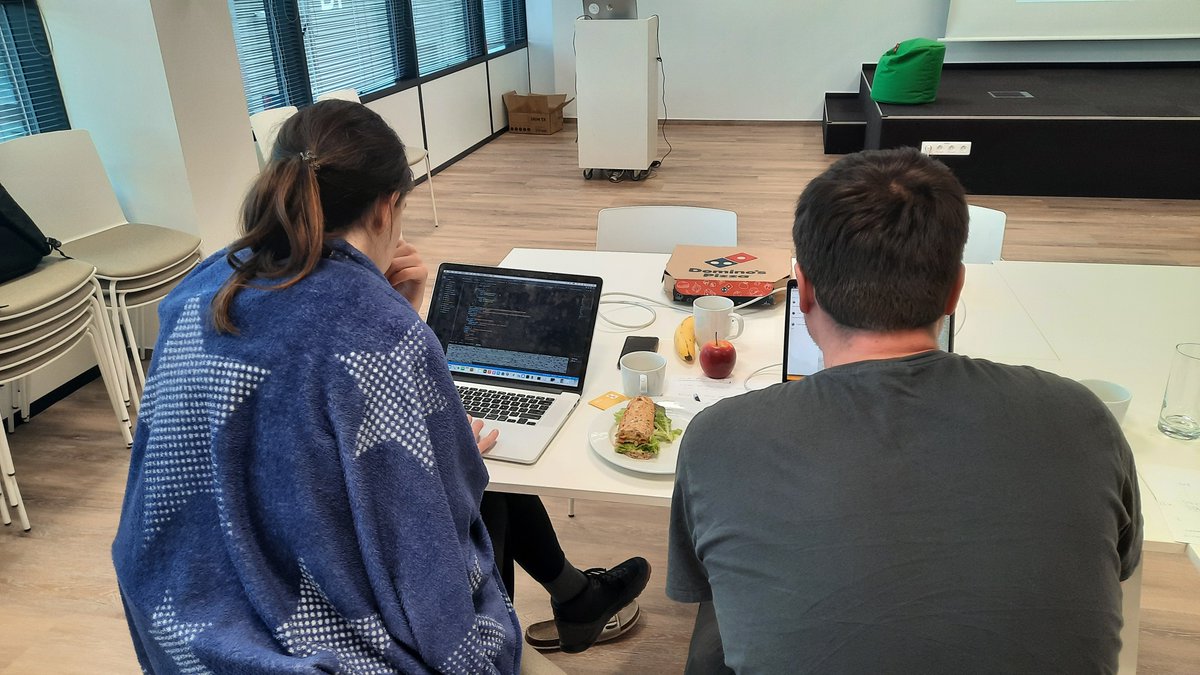 dataBrno's tweet photo. Krásné nedělní ráno @brnomycity 🌅
Soutěžící #HackujBrno právě reportují výsledky noční jízdy mentorům aka #checkpoint2 ✔️
3 hodiny do konce⏲️ https://t.co/Pt9THOI9f7