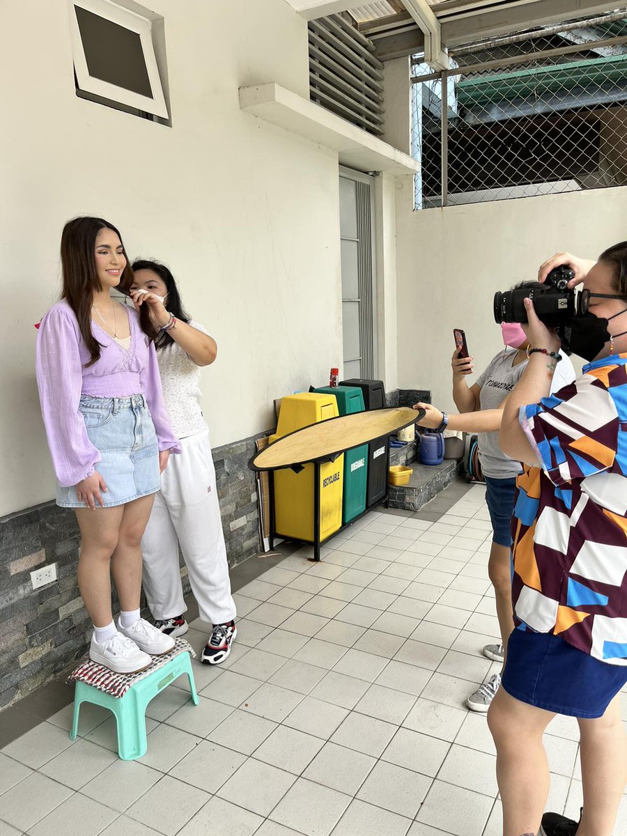 chiyurodriguez's tweet photo. First ACTUAL shoot in two years huhuhu NAMISS KO TO! @angelamc23 @minavesguerra @tarafrejas
#RomanceClass
#RomanceClassCovers
#SoAboutThisThing https://t.co/4FvbRaCqYM