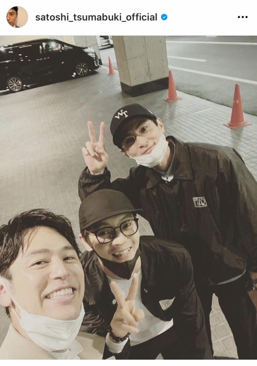 SportsHochi's tweet photo. #妻夫木聡 、”ボクシング大好き三兄弟”高良健吾＆ #窪田正孝 と試合観戦「豪華メンバー」「最強すぎる3人」 https://t.co/dOjfg7WwWv #芸能ニュース #ニュース https://t.co/T1G6lrN9k1