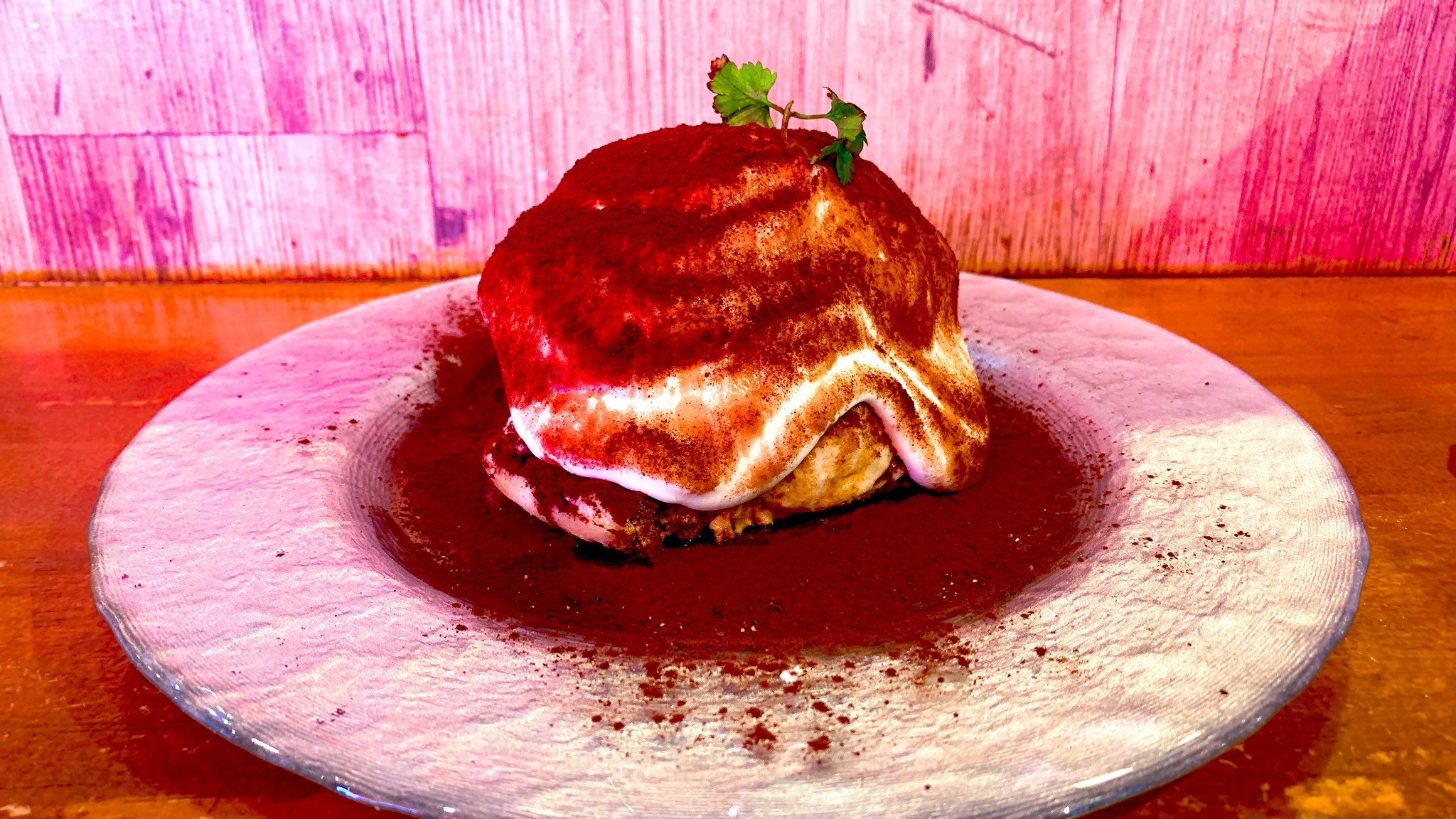 تويتر オルゴール على تويتر 今日のおやつ 東銀座 パーラービネフル銀座 苺ティラミスのパンケーキ 久しぶりに来たのでパンケーキも食べて行きます この見た目よ もはやティラミスマウンテンだよ 甘味の奔流の中にコーヒーの苦味が的確に打ち込まれる傑作 これは次の