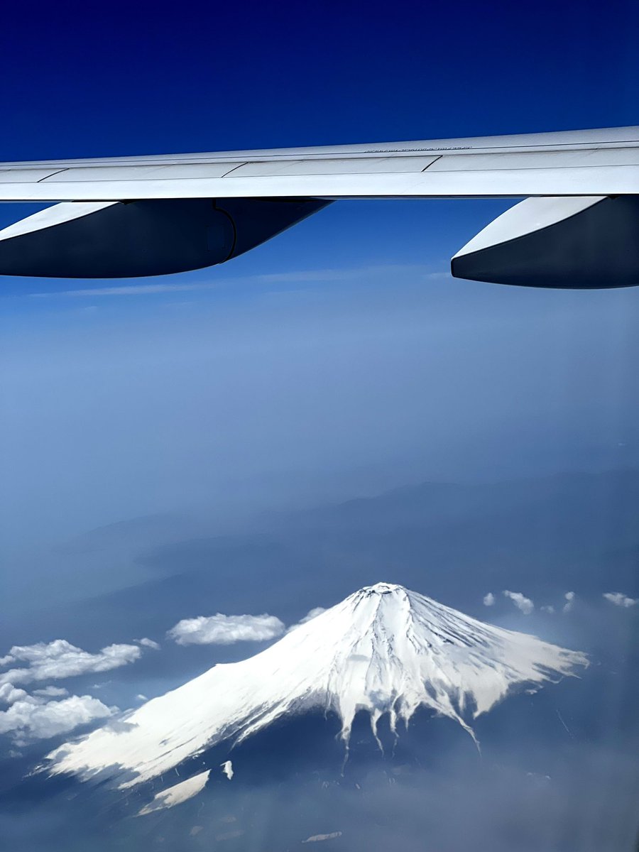 toka_s_photo's tweet photo. 『富士景色』
西に向かう出張は富士山を撮るのが楽しみ🗻✨
#富士山 #日本航空 #スマホフォト #写真 #写真家 #写真好きな人と繋がりたい #東京カメラ部 #fuji #jal #omdsystem #iphonephoto #photo #photograph #photographer #photography #natgeo #instagram #instagramjapan https://t.co/A1RHuA49BR