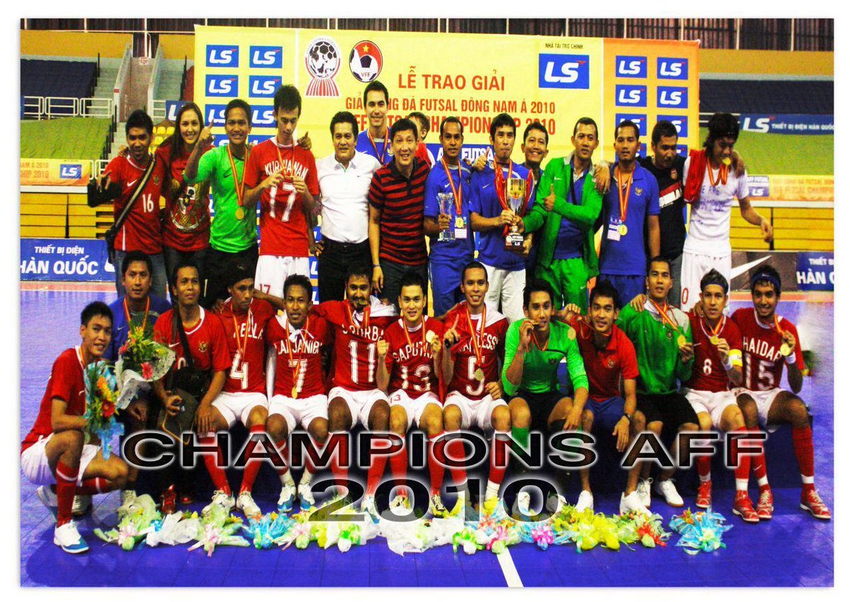 timnasfutsalIDN's tweet photo. #Throwback2010

Gelar AFF Futsal pertama bagi Indonesia, dan masih satu-satunya.

Semoga hari ini bertambah ❤️

#AFFFutsalChampionship2022
#TimnasFutsal 
#GarudaFutsal https://t.co/KsCJYndE9K