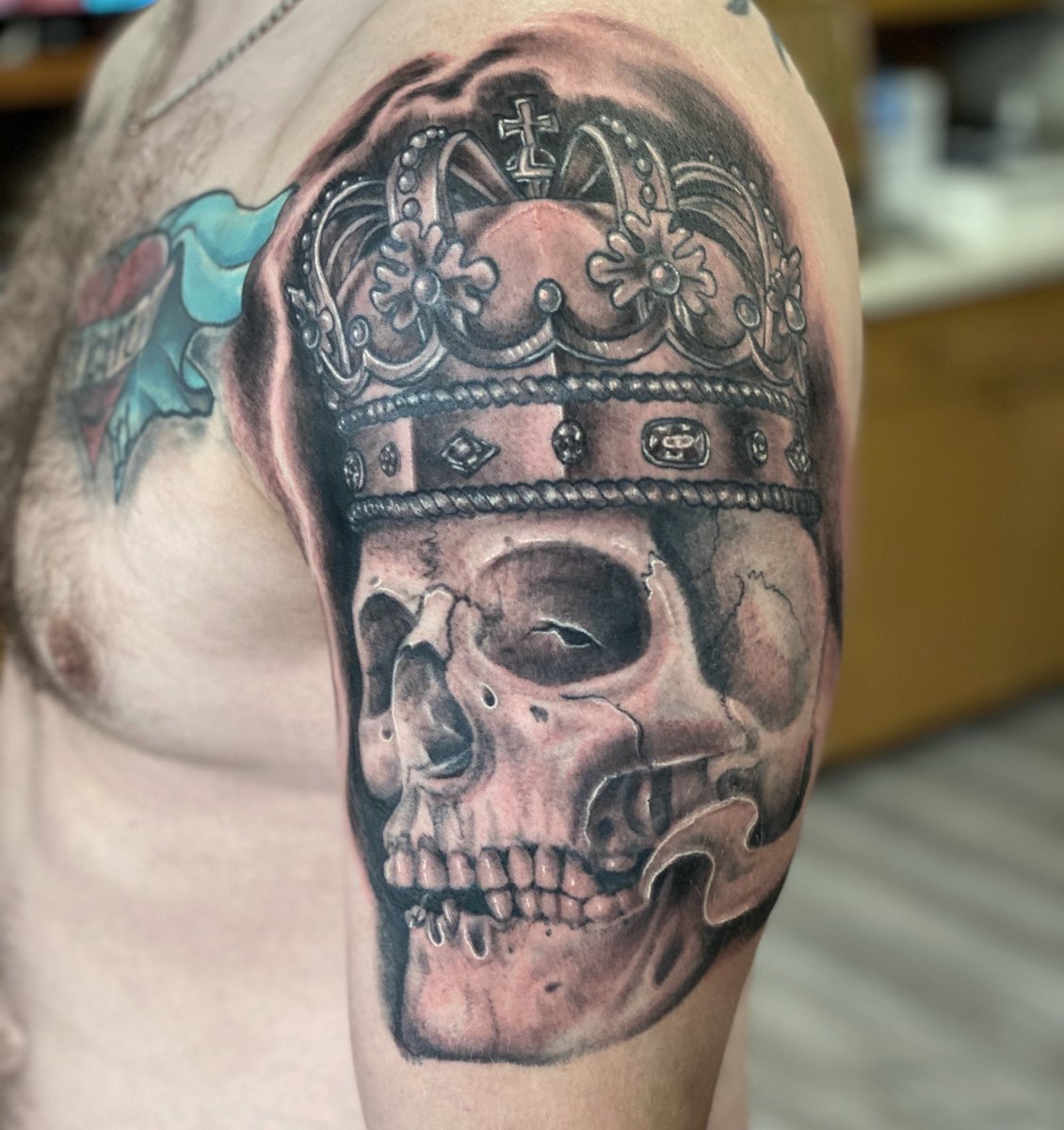 Fun king skull tattoo I did #skull #crown #kingskull #skulltattoo #tattoo