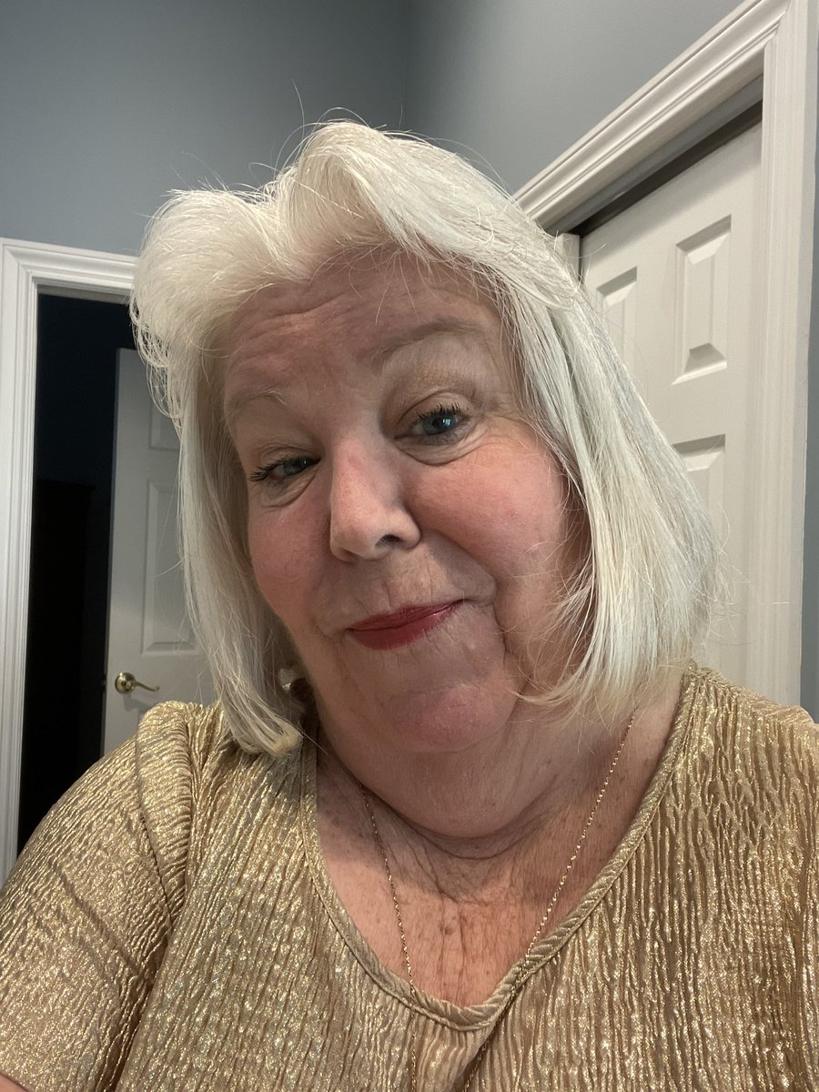 TrishHassert's tweet photo. I am back ! https://t.co/e3NScqLLqg