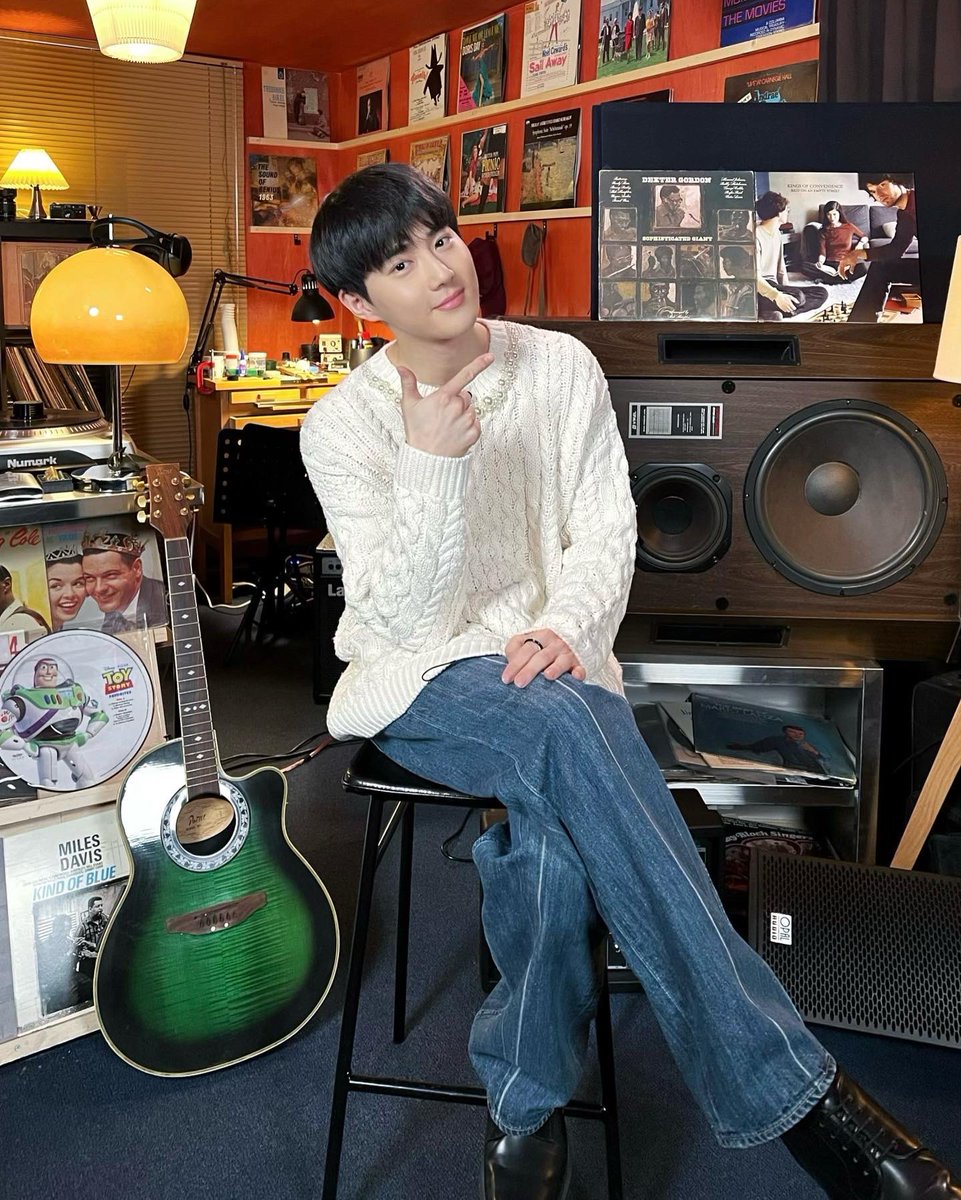 NenaNena690000's tweet photo. @weareoneEXO We love u king 
#Suho #수호 
#SUHO_GreySuit #GreySuit https://t.co/vWr74GKEwX