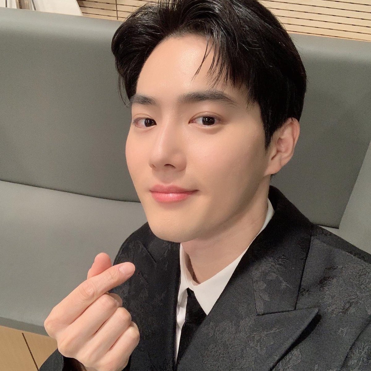NenaNena690000's tweet photo. @weareoneEXO We love u king 
#Suho #수호 
#SUHO_GreySuit #GreySuit https://t.co/vWr74GKEwX
