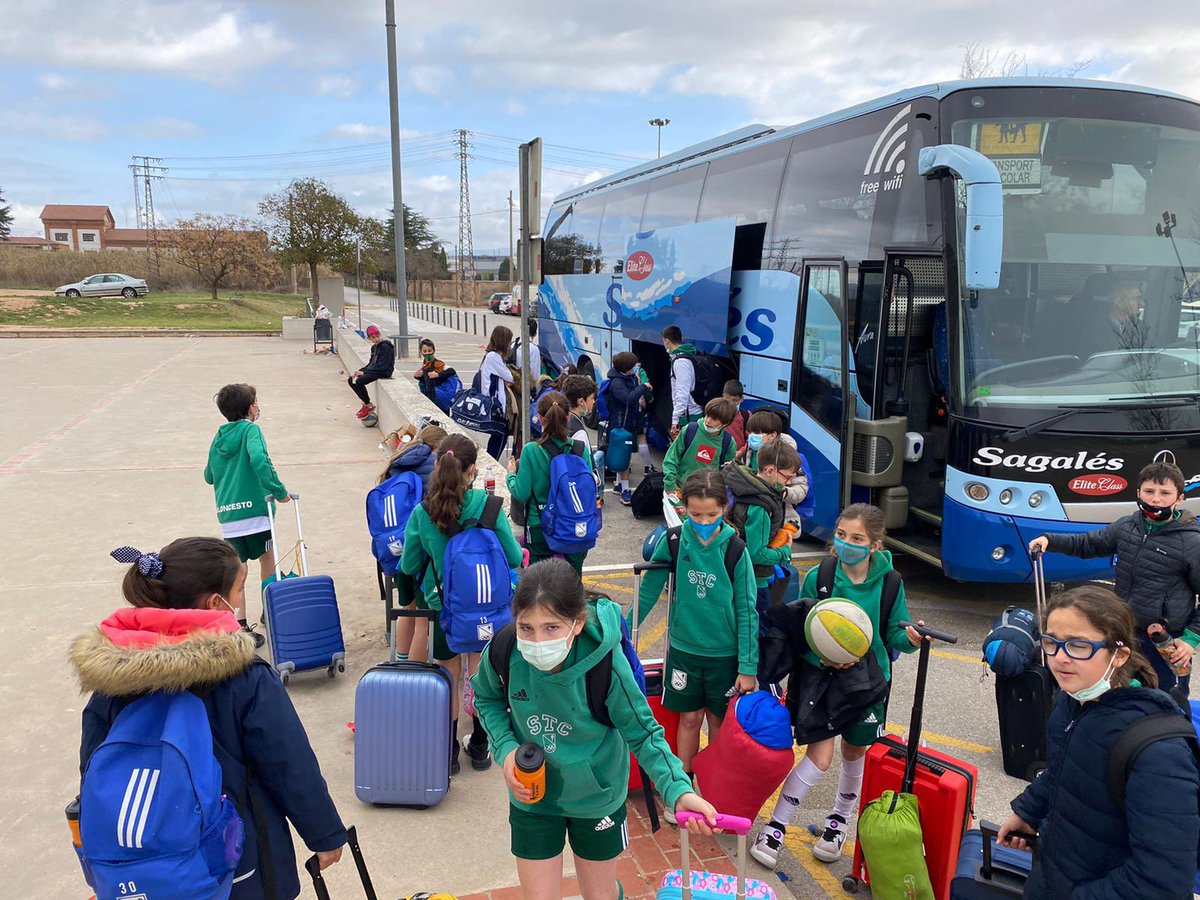 stcbaloncesto's tweet photo. 🤩 Buenos días desde el pabellón ACB del @BasquetManresa, nuestros dos equipos de Benjamines preparados para la segunda jornada del Torneo. 

💚 Vs @CBTona https://t.co/thCEw3nemf