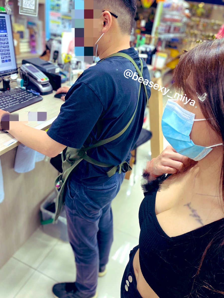 露營的裝備好像少了什麼？

到露營店逛逛看看

那店員超熱情的介紹！

不買都不好意思😅

我打包你回家嘍！😘

#露淫活動趣
#夏天熱呼呼
#Ben滿腦的淫梗 https://t.co/fAFHhsfZel