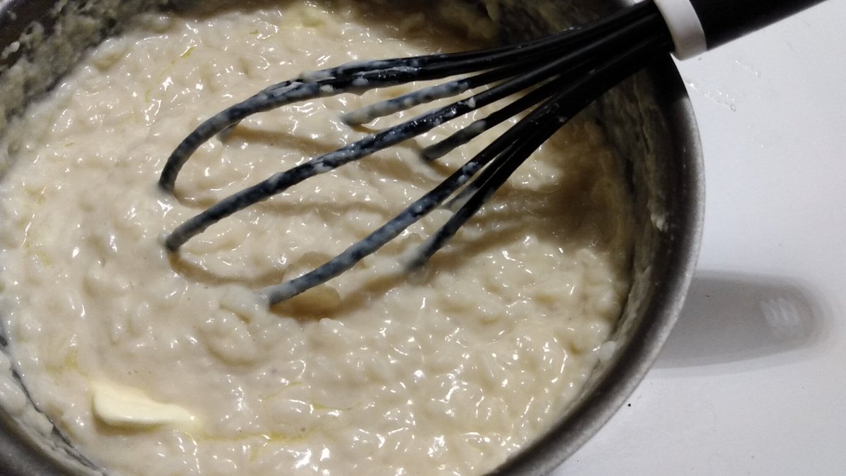 enthusmiasma's tweet photo. Does this light make my butter look big? #PuddingX https://t.co/rTm4rb67CA