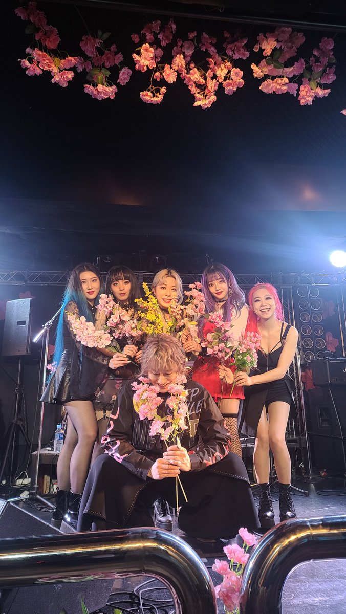 Rolling_Quartz's tweet image. Thank you for everything, Diadem!
Thank you 김장훈 선배님
How was it today? Please leave some review!
오늘 많이들 와주셔서 고맙습니다. 
오늘 어땠나요? 공연 후기 남겨주세요!
💎❤👑🔥