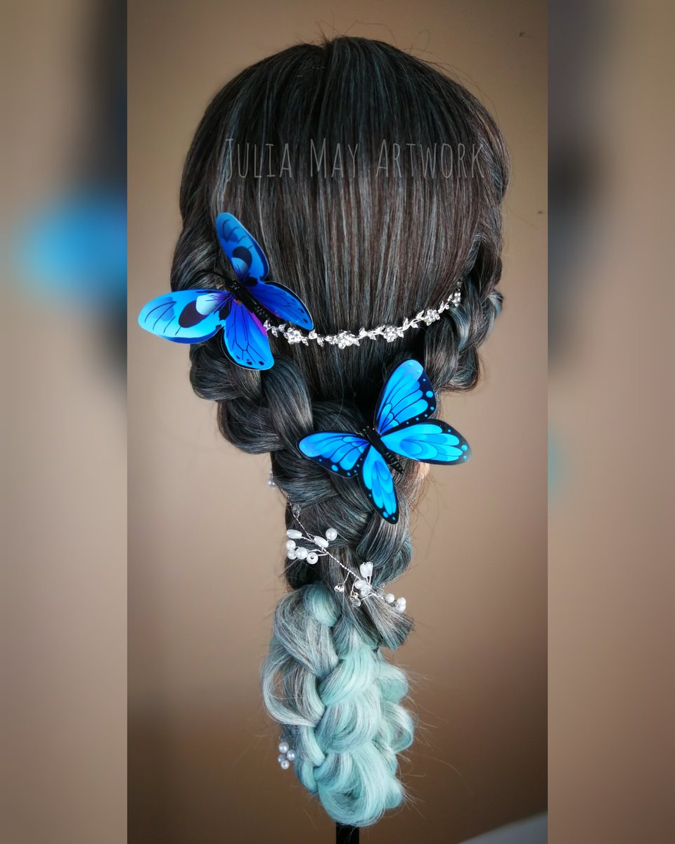 JuliaMayArtwork's tweet photo. Flechtfrisur | Die Anleitung findet ihr hier https://t.co/oTwUG6E9hR 💕
📷 Julia May Artwork ❤��
#gutenmorgen #frisur #hairStyling https://t.co/7YPDJJJ9kK