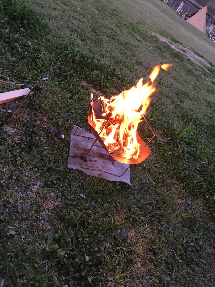 beginner_camper's tweet photo. 久しぶりのキャンプ〜
焚き火にBBQ楽しかった🤣 https://t.co/rmjjf09mqR