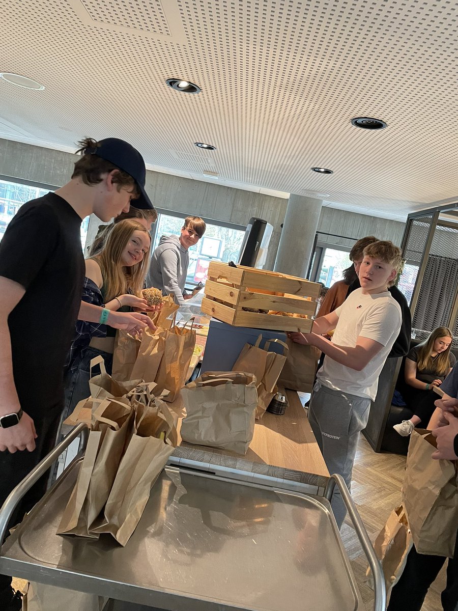 Breakfast &amp; lunch making this morning😴 <a href="/CamsHillHistory/">History Department @ Cams Hill</a>