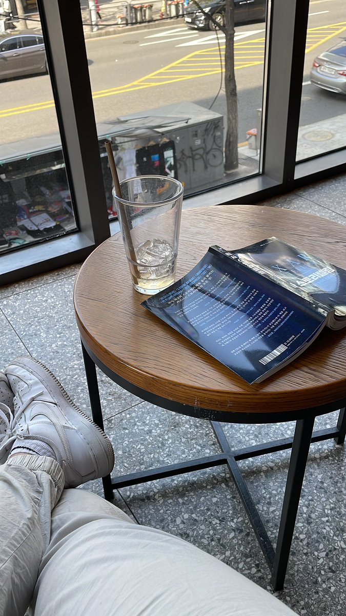 주말엔 여유롭게 #스타벅스 아아와 책으로💙
진짜 주말을 갖는거같아 기분이 넘 좋네용ㅋㅋ
일요일이라 그런가 어제보단 사람이 덜하군요
-
#이태원 #낮태원 #여유로운주말 #itaewon #weekendvibe #goodie #nftcreator #구디