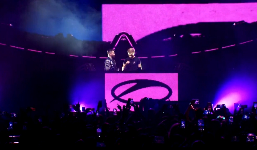 anaheraofficial's tweet photo. Siempre los quise ver colaborar!!
Ya era hora!!! A esperar el release..
#ASOT1000LA #ASOT1000
@arminvanbuuren @garethemery https://t.co/QuEKXgbvcN
